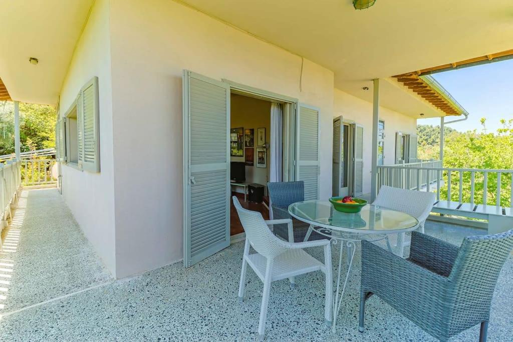Вилла The Bright House By The Sea Афитос Экстерьер фото