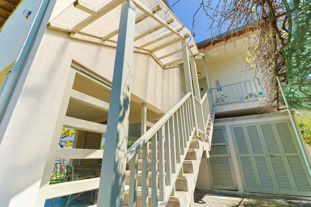 Вилла The Bright House By The Sea Афитос Экстерьер фото