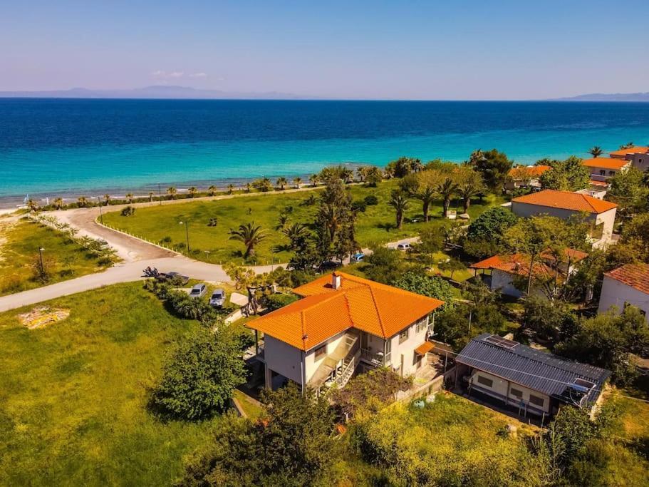 Вилла The Bright House By The Sea Афитос Экстерьер фото